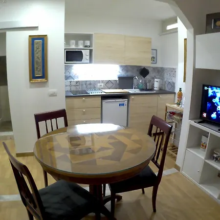 Lilium House Apts *