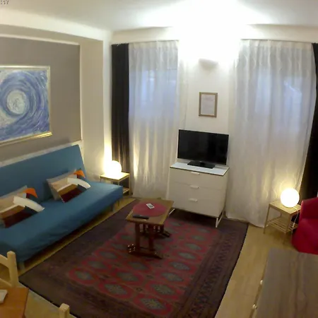 Lilium House Apts *
