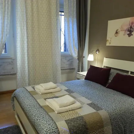 Lilium House Apts דירה